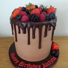chocolate-drip-cake-with-fresh-fruits
