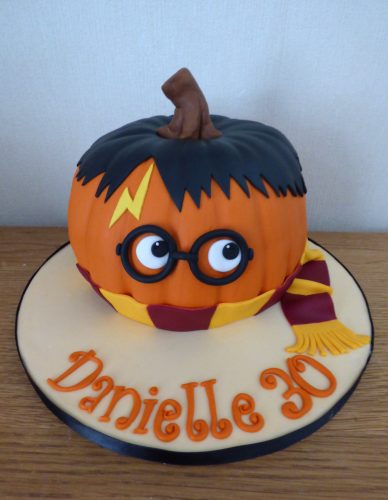 harry-potter-inspired-carved-pumpkin-birthday-cake