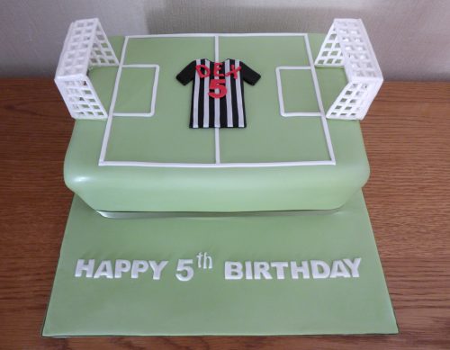 newcastle-utd-football-pitch-birthday-cake