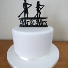 paddleboarders-wedding-cake