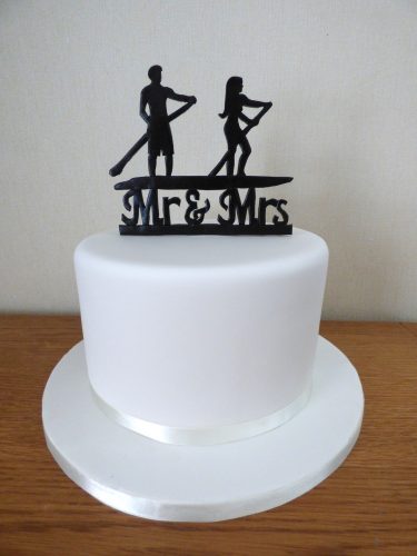 paddleboarders-wedding-cake