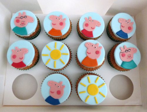 peppa-pig-and-family-cupcakes